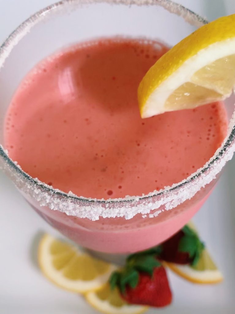 frosted strawberry lemonade, coffee creamer, cold drink recipes, frozen drinks, Springtime desserts, Summer treats