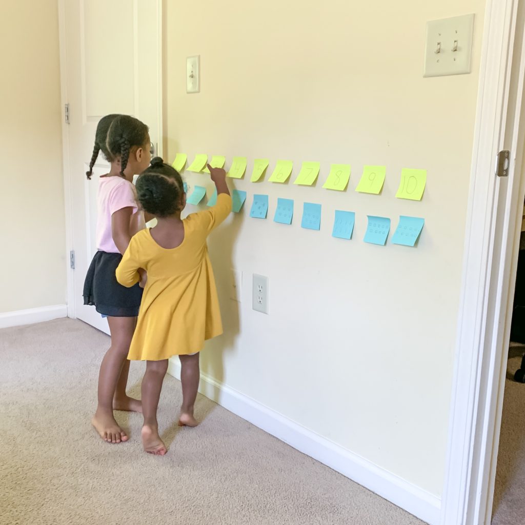 post it matching game, post it notes, preschool homeschool, preschool activities, toddler activities, sibling games