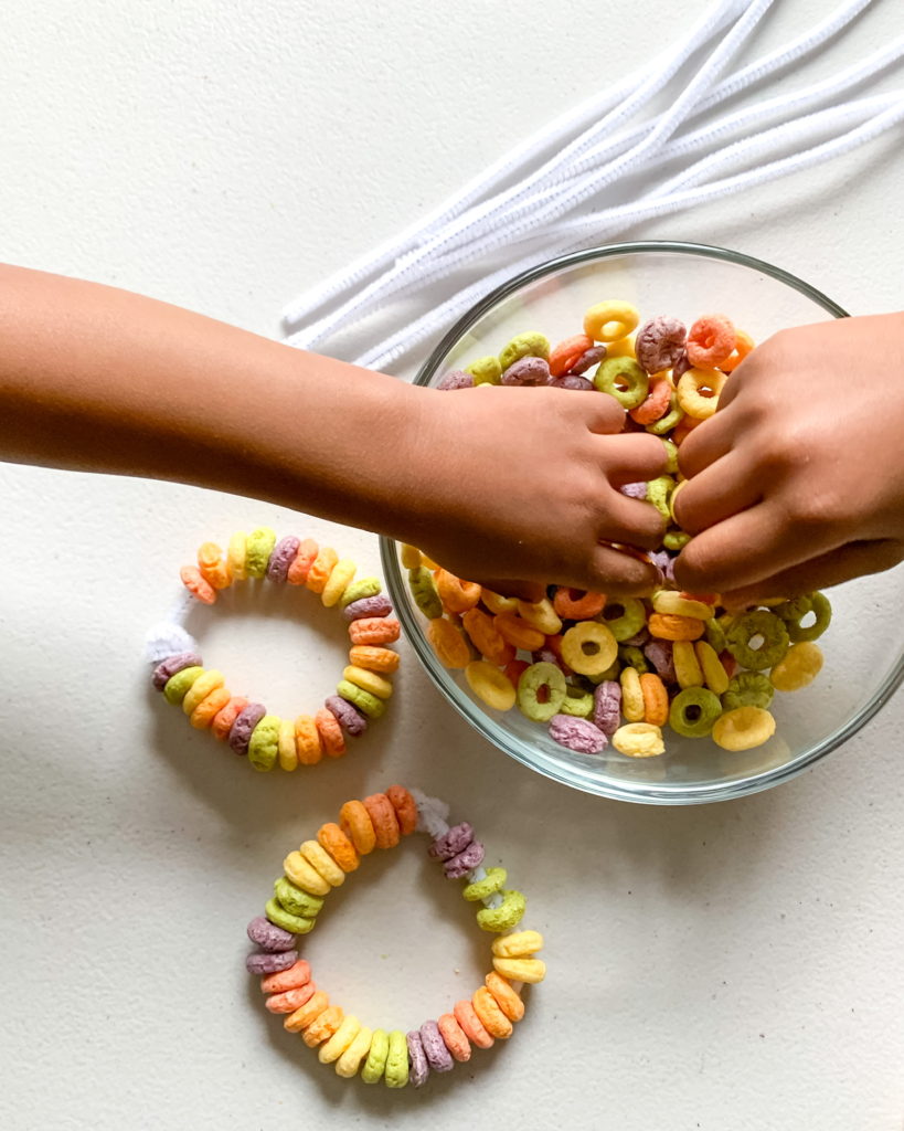 rainbow cereal bracelets, snack bracelet, rainbow crafts, preschool activities, St Patrick's Day craft
