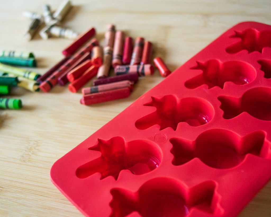 make your own holiday crayons